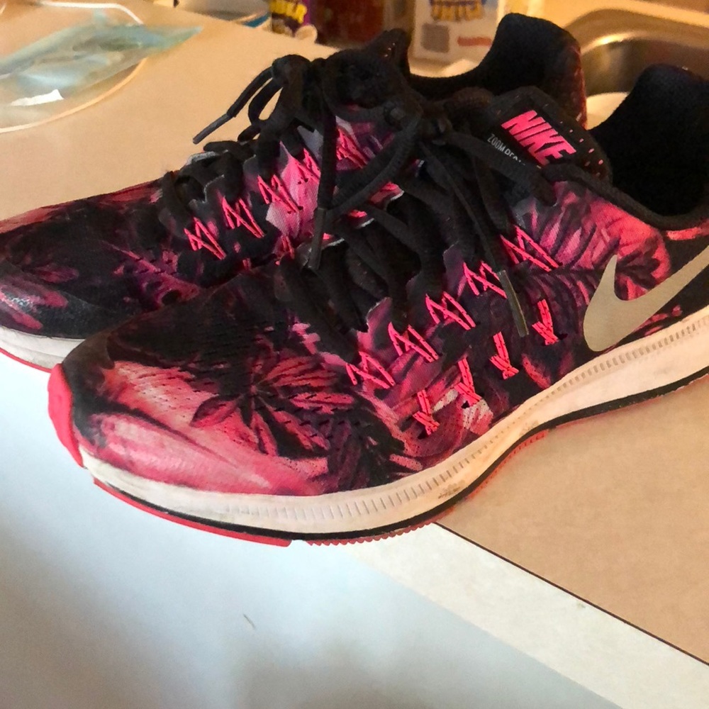 Girls Nike Zoom Pegasus 33 size 5.5Y